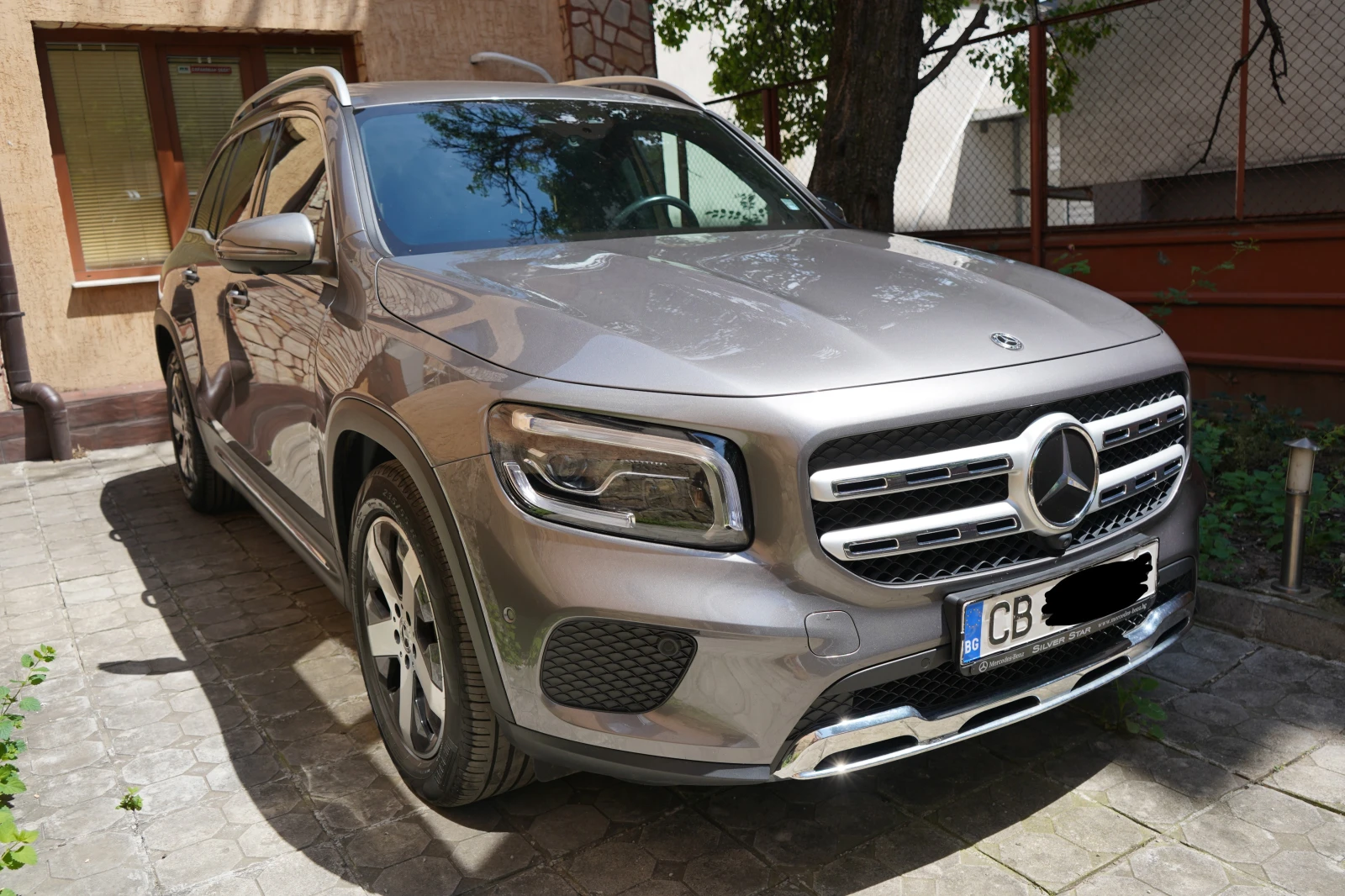 Mercedes-Benz GLB 220 Mercedes GLB 220d 4MATIC / Burmester / 360  / LED 