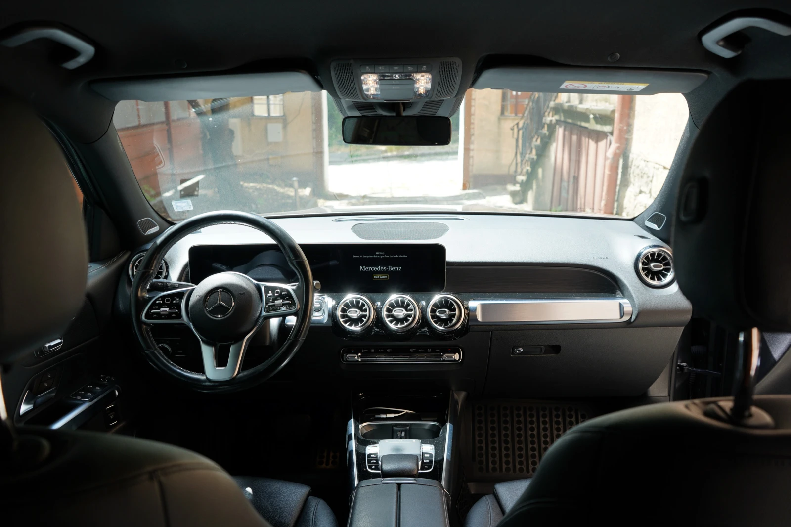Mercedes-Benz GLB 220 Mercedes GLB 220d 4MATIC / Burmester / 360  / LED , снимка 10 - Автомобили и джипове - 54979838