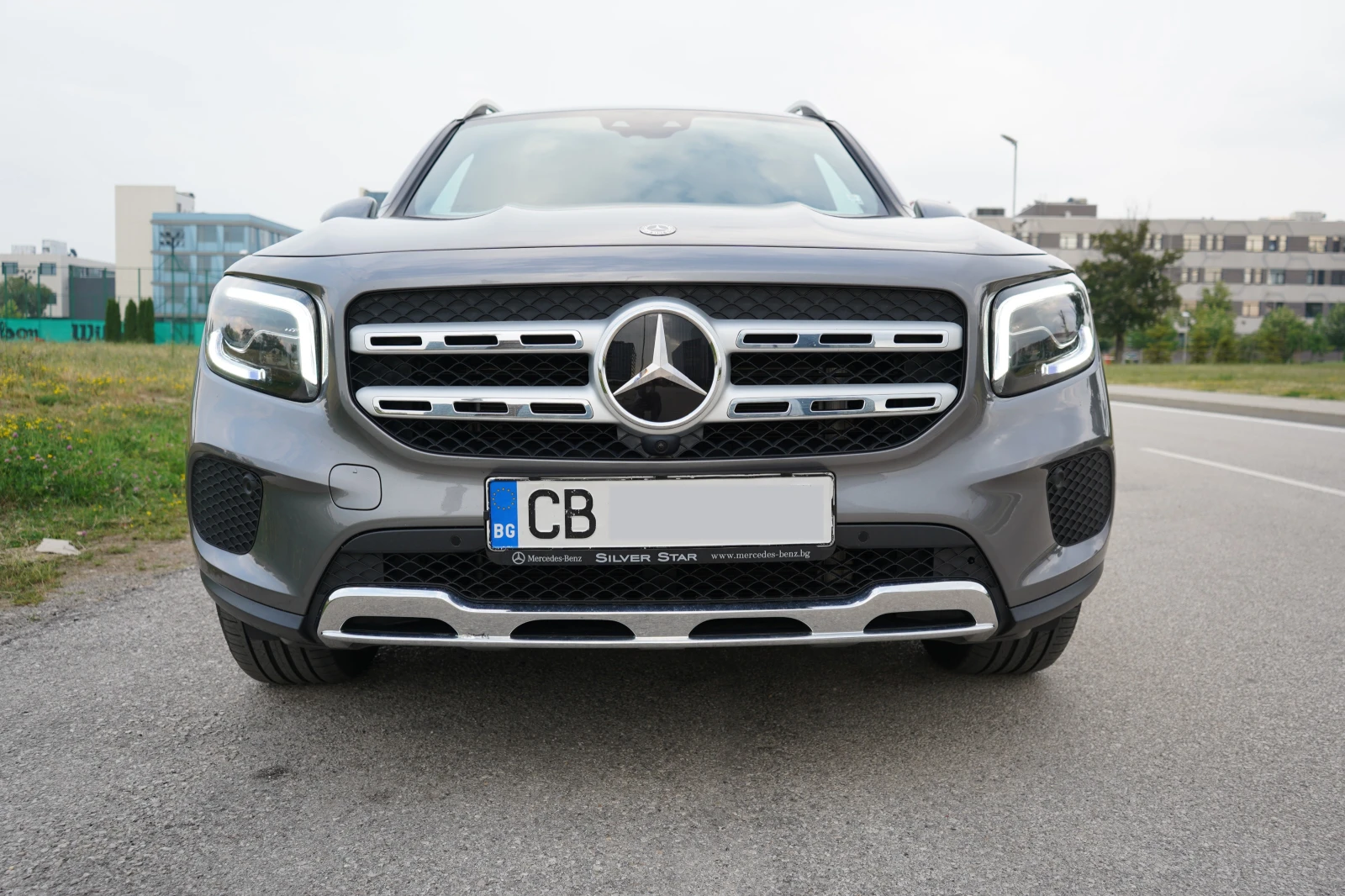 Mercedes-Benz GLB 220 4MATIC / Burmester / 360 / MULTIBEAM LED, снимка 4 - Автомобили и джипове - 54979838