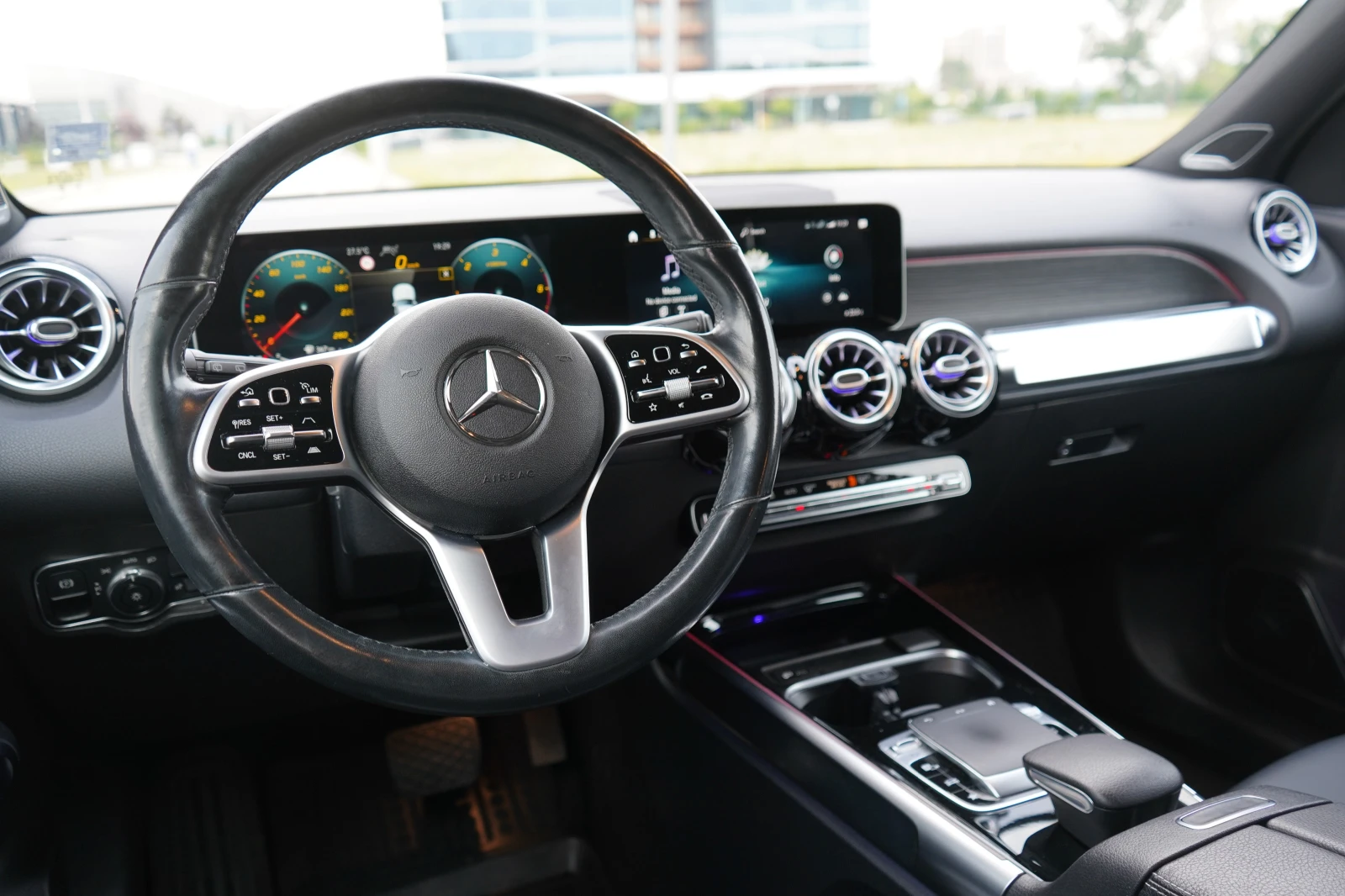 Mercedes-Benz GLB 220 4MATIC / Burmester / 360 / MULTIBEAM LED, снимка 14 - Автомобили и джипове - 54979838
