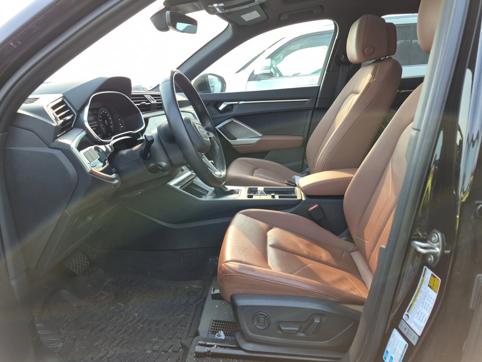 Audi Q3 * TECHNIK * DISTRONIC* 360* , снимка 5 - Автомобили и джипове - 56082918
