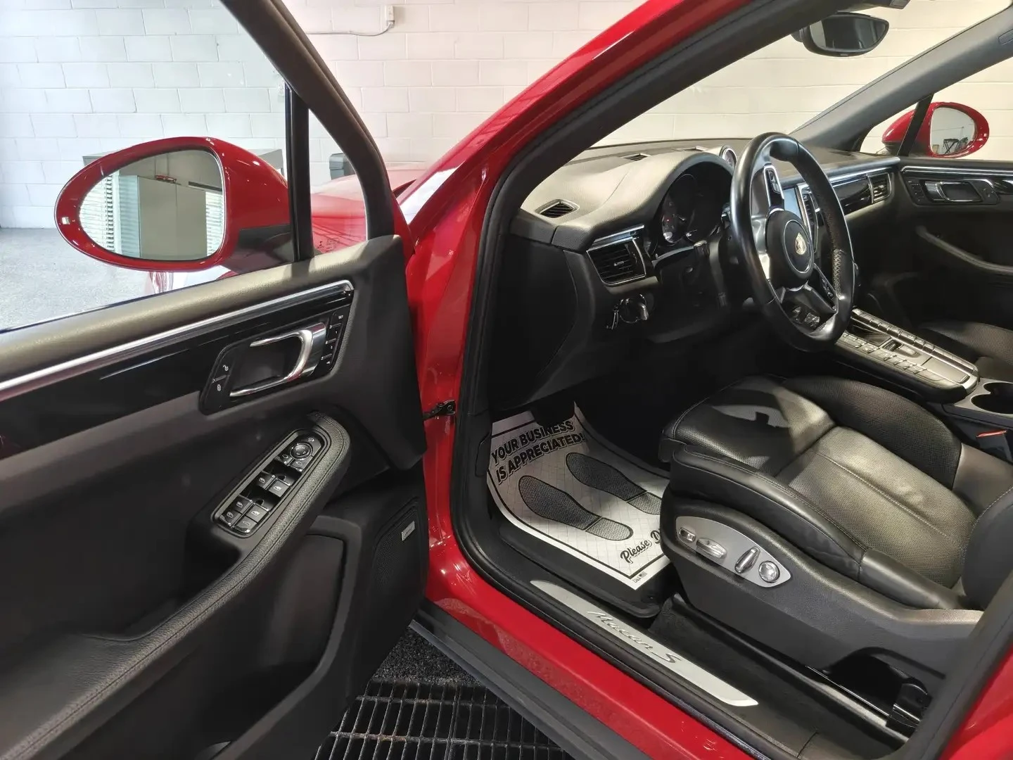 Porsche Macan S* ДВОЙНА ПАНОРАМА* РЕЗЕРВНИ ГУМИ* CLEANCARFAX, снимка 6 - Автомобили и джипове - 56105627