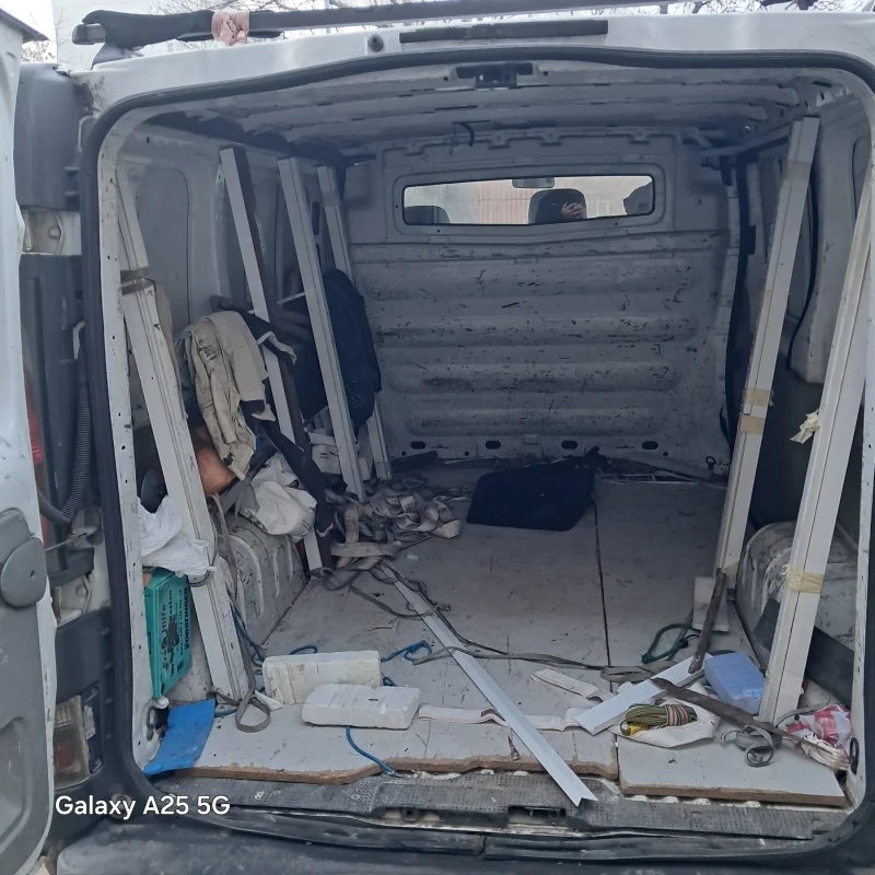 Opel Vivaro, снимка 13 - Бусове и автобуси - 48622035