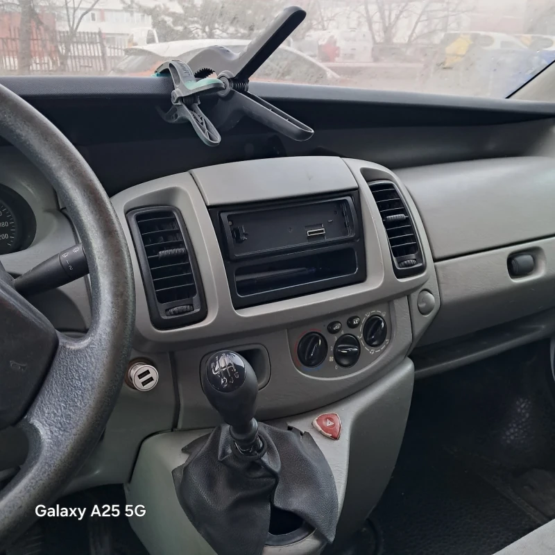 Opel Vivaro, снимка 10 - Бусове и автобуси - 48622035