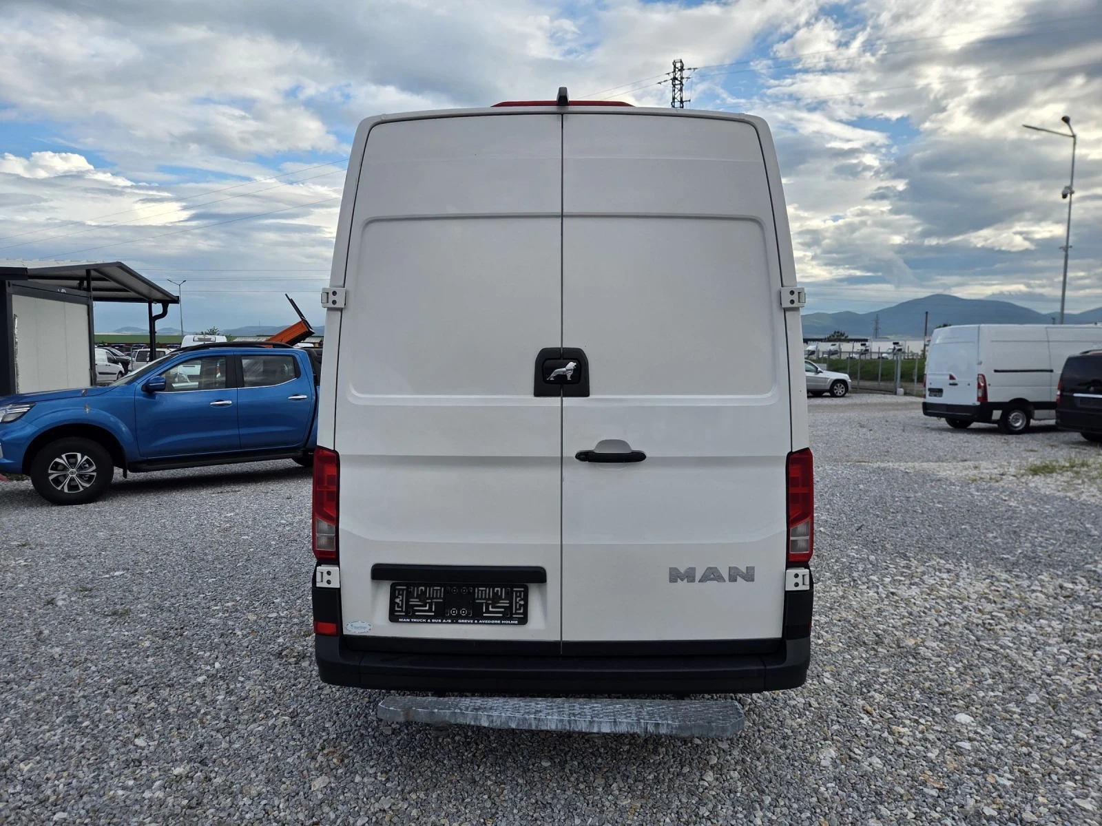 Man TGE 3.180, ХЛАДИЛЕН, Автоматик, Клима, Нави, LED, снимка 4 - Бусове и автобуси - 54487775