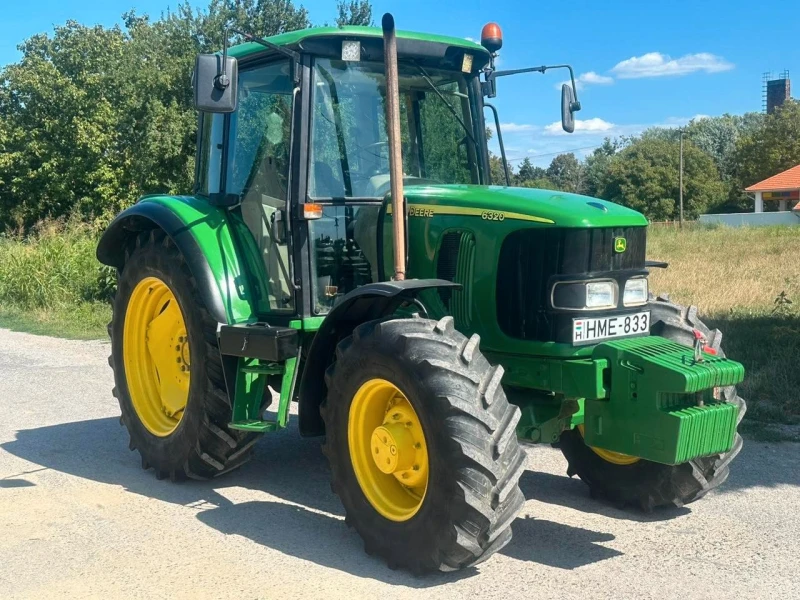Трактор John Deere 6320