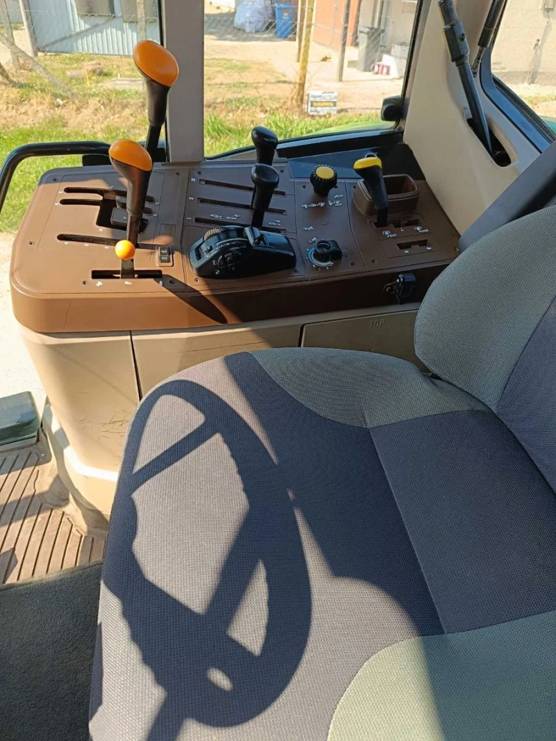 Трактор John Deere 6320, снимка 8 - Селскостопанска техника - 52773303