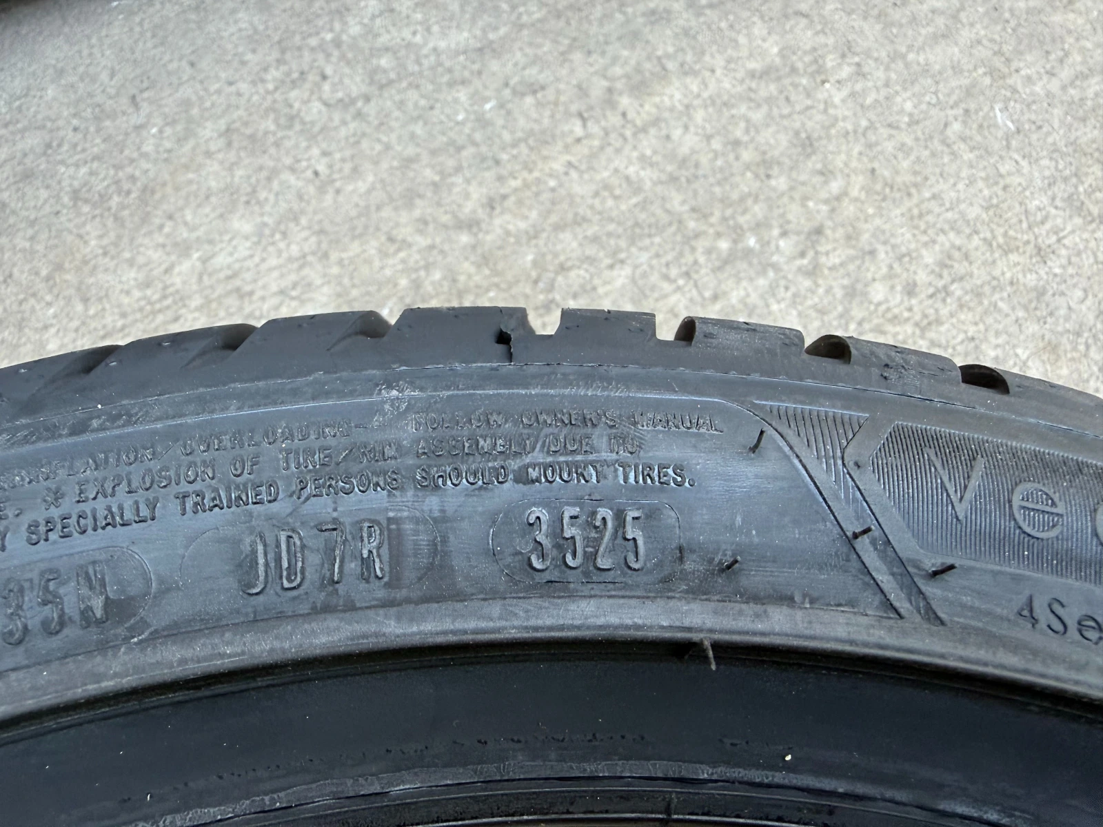 Гуми Всесезонни 225/40R18, снимка 5 - Гуми и джанти - 55583319