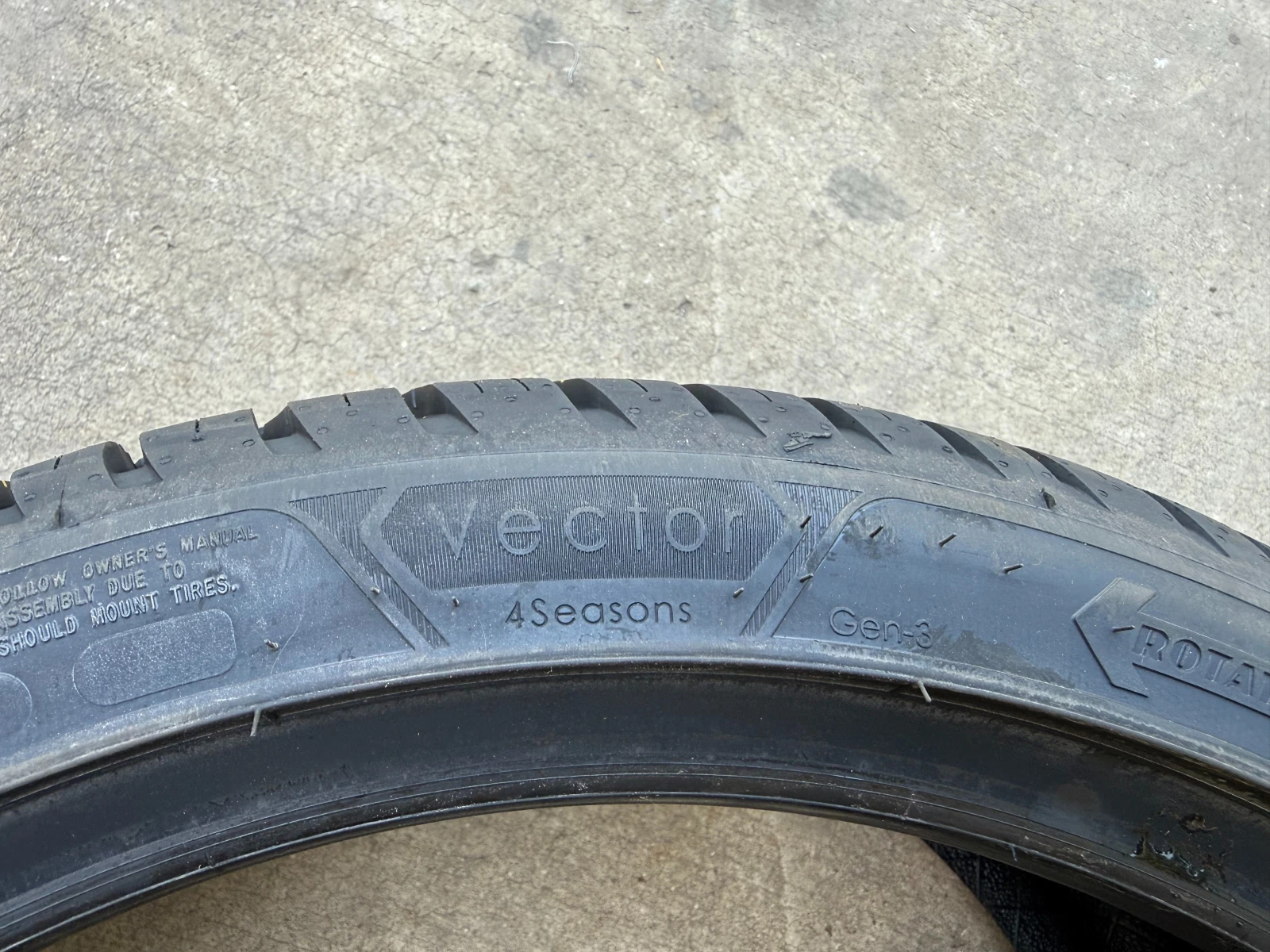 Гуми Всесезонни 225/40R18, снимка 4 - Гуми и джанти - 55583319