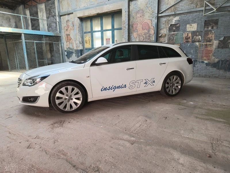 Opel Insignia Sport Tourer 4x4 2.0, снимка 2 - Автомобили и джипове - 46114293