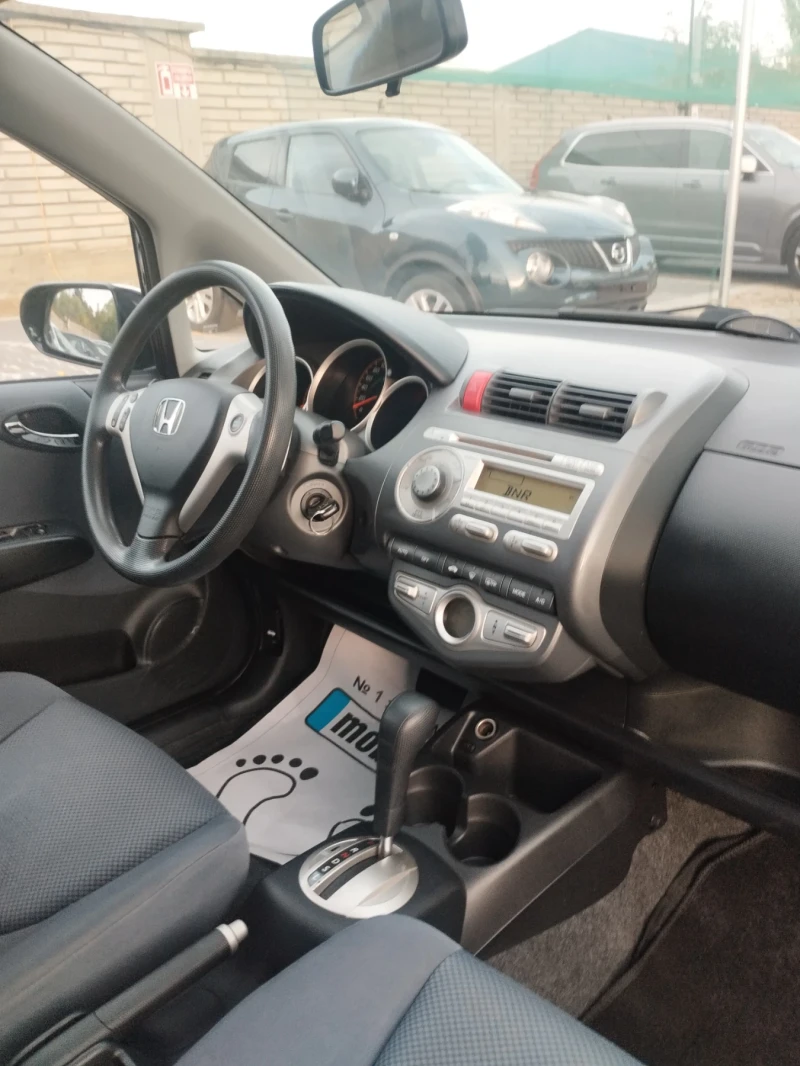 Honda Jazz 1.4 автоматик фейслифт, снимка 11 - Автомобили и джипове - 47456401