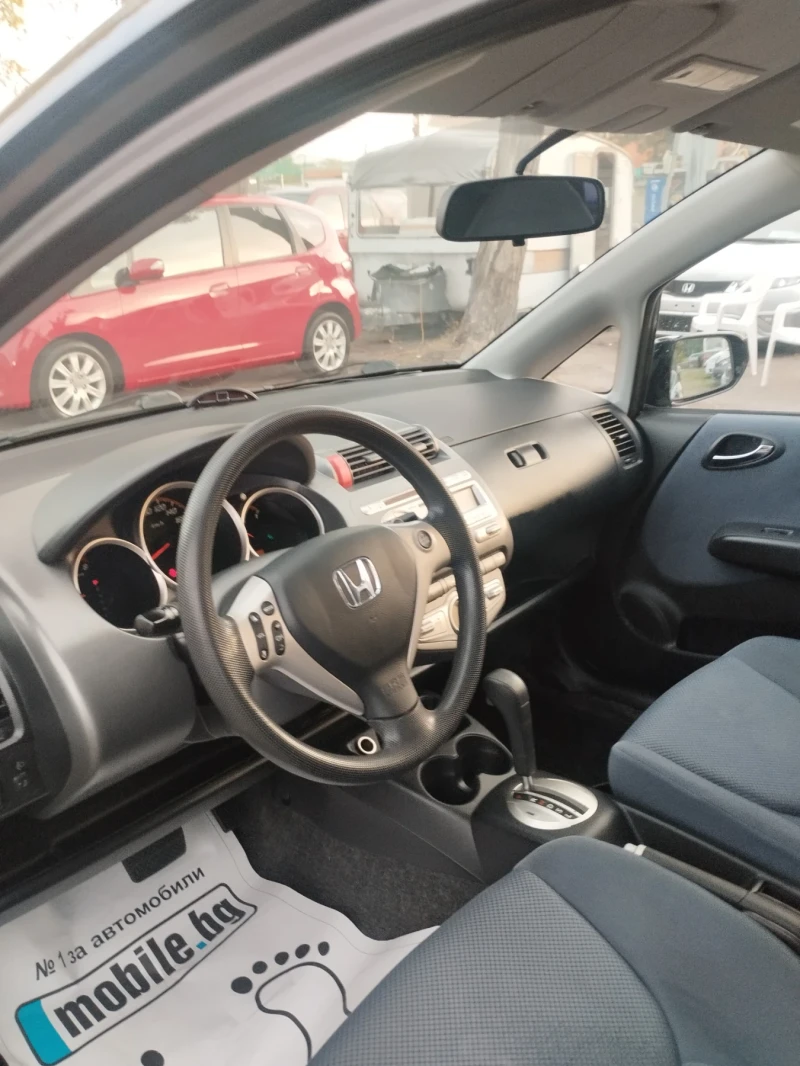 Honda Jazz 1.4 автоматик фейслифт, снимка 4 - Автомобили и джипове - 47456401