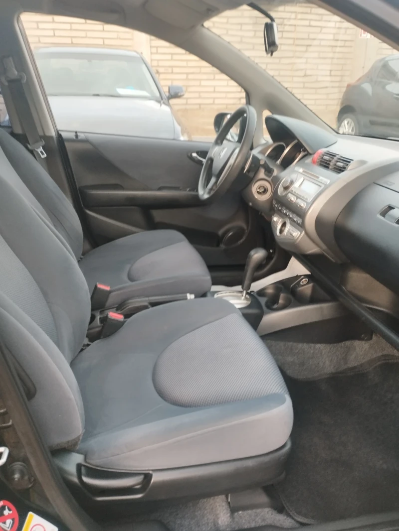 Honda Jazz 1.4 автоматик фейслифт, снимка 12 - Автомобили и джипове - 47456401