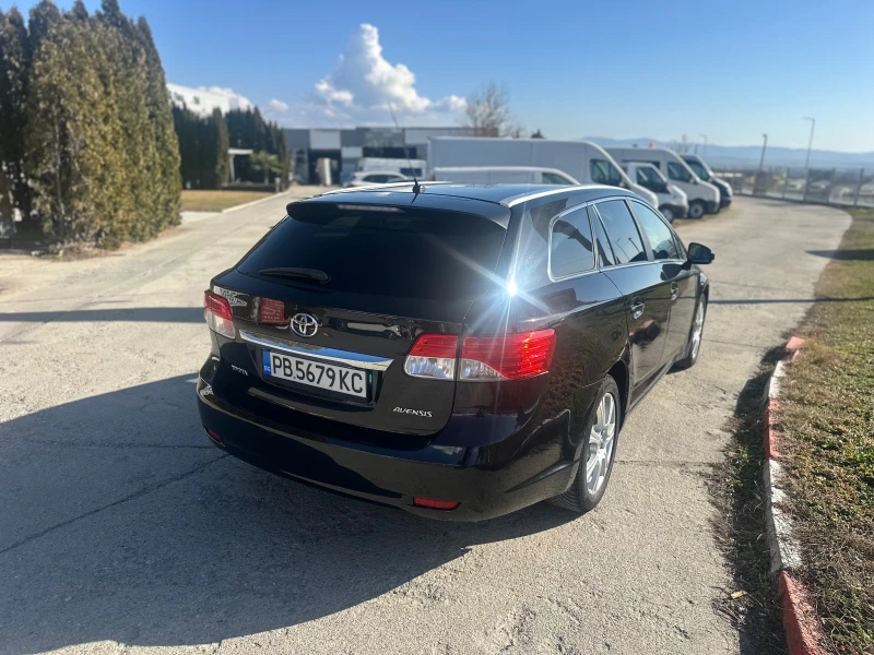 Toyota Avensis 2.2 D4D, снимка 6 - Автомобили и джипове - 48908539