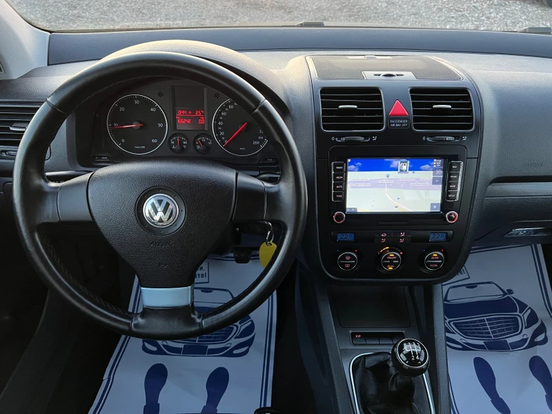 VW Golf 1.9 TDI , снимка 9 - Автомобили и джипове - 49056384