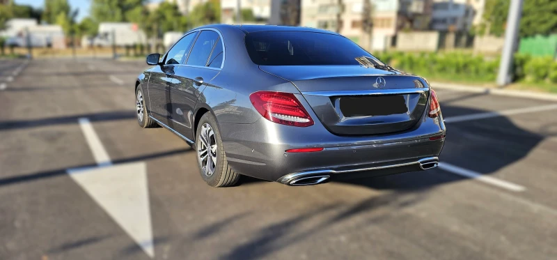 Mercedes-Benz E 220, снимка 5 - Автомобили и джипове - 51792739