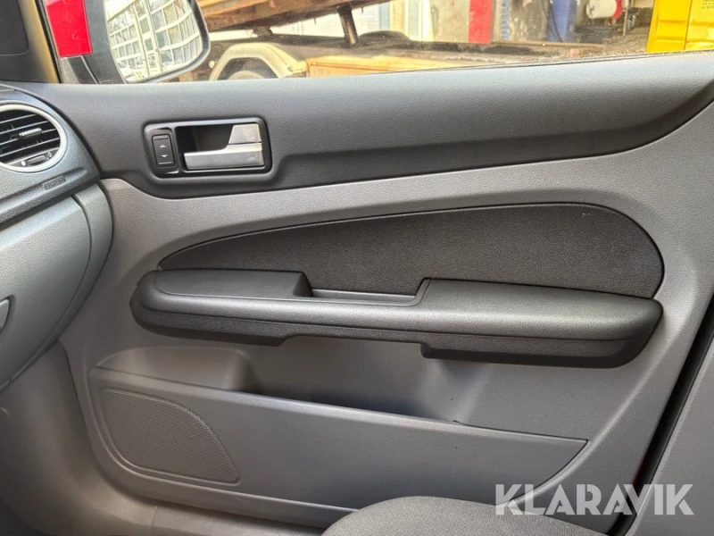 Ford Focus Van 1, 6 TDSI, снимка 17 - Автомобили и джипове - 52215418