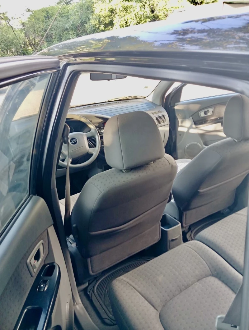 Kia Carens, снимка 10 - Автомобили и джипове - 52355475