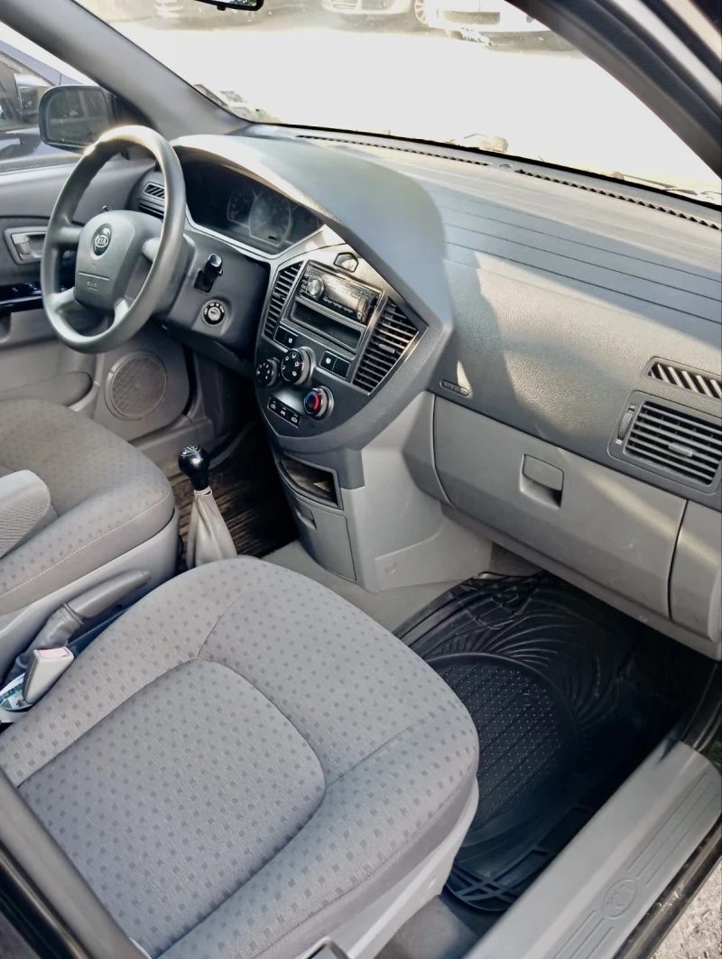 Kia Carens, снимка 5 - Автомобили и джипове - 52355475