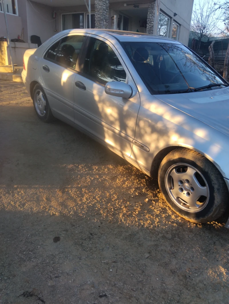 Mercedes-Benz C 220, снимка 2 - Автомобили и джипове - 52828171