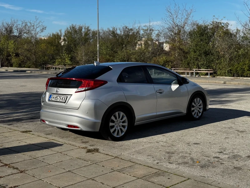 Honda Civic 1.8i-VTec / Автоматик / Швейцария, снимка 6 - Автомобили и джипове - 53061975