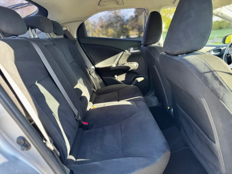 Honda Civic 1.8i-VTec / Автоматик / Швейцария, снимка 15 - Автомобили и джипове - 53061975