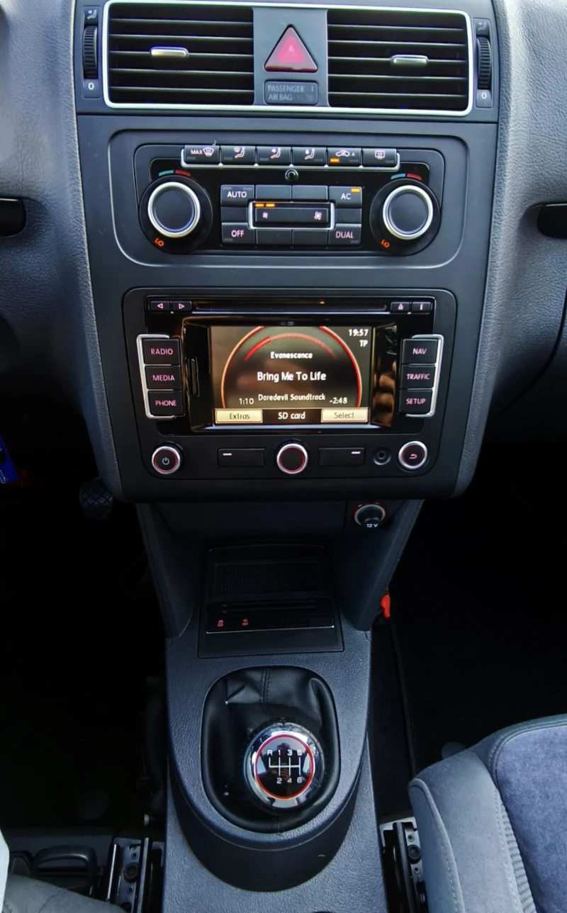 VW Touran 1.2 tsi, снимка 6 - Автомобили и джипове - 53144039