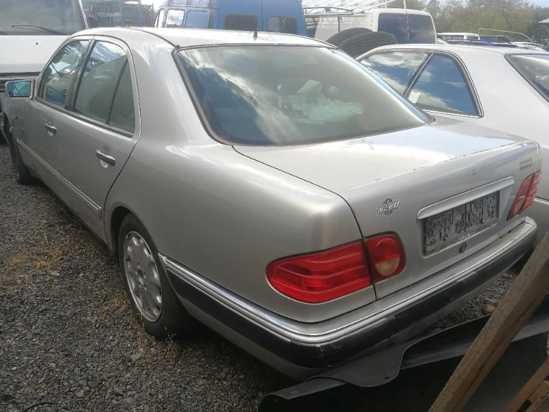 Mercedes-Benz E 300 300D НА ЧАСТИ , снимка 3 - Автомобили и джипове - 30430865