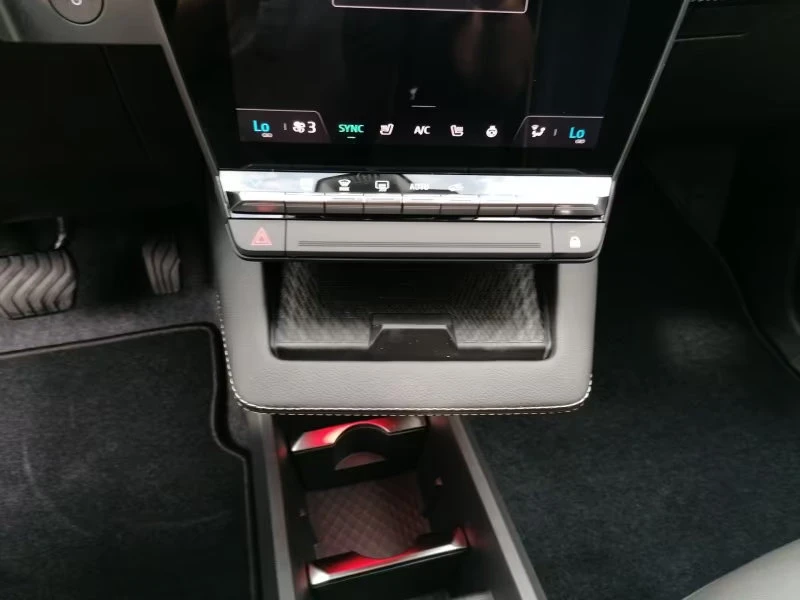 Renault Megane НОВ!/E-TECH/218HP/ICONIC/EV60/360/DIGI/H.PUMP/893g, снимка 5 - Автомобили и джипове - 53780347