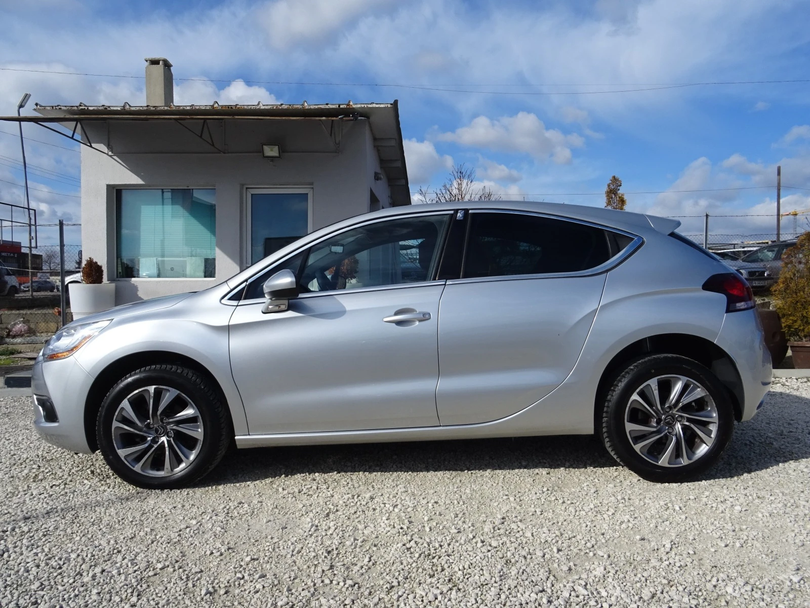 Citroen DS4 1.6 e-HDi 112кс airdream CMP6 5вр. So Chic - изображение 2