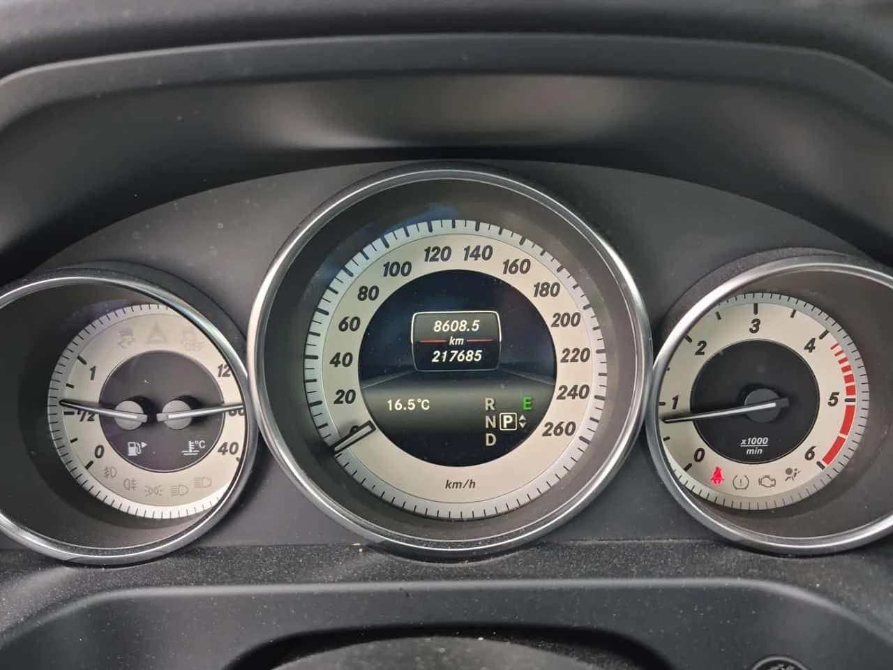 Mercedes-Benz E 250 BlueTEC/ПАНО/ПОДГРЕВ/ПАМЕТ/CARFAX/ФИНАНСИРАНЕ, снимка 9 - Автомобили и джипове - 54826494
