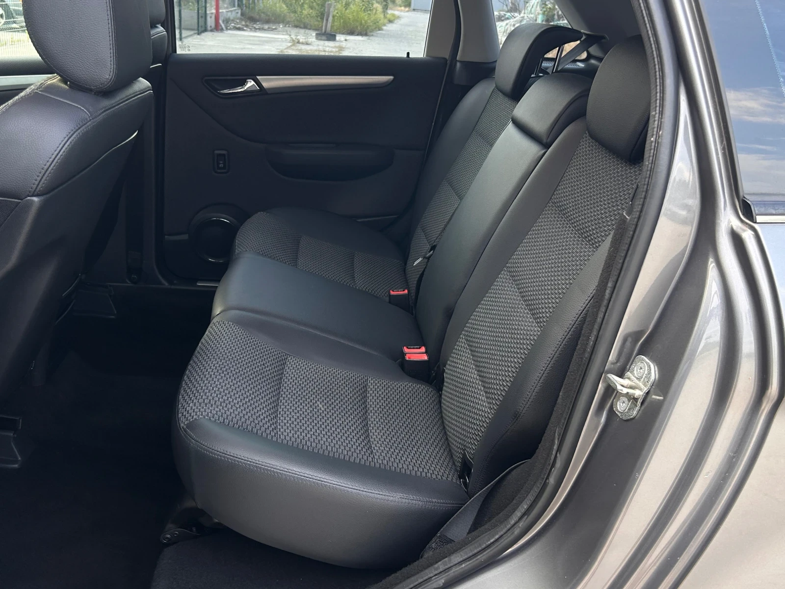 Mercedes-Benz B 200 Газ/Панорама, снимка 15 - Автомобили и джипове - 55148688