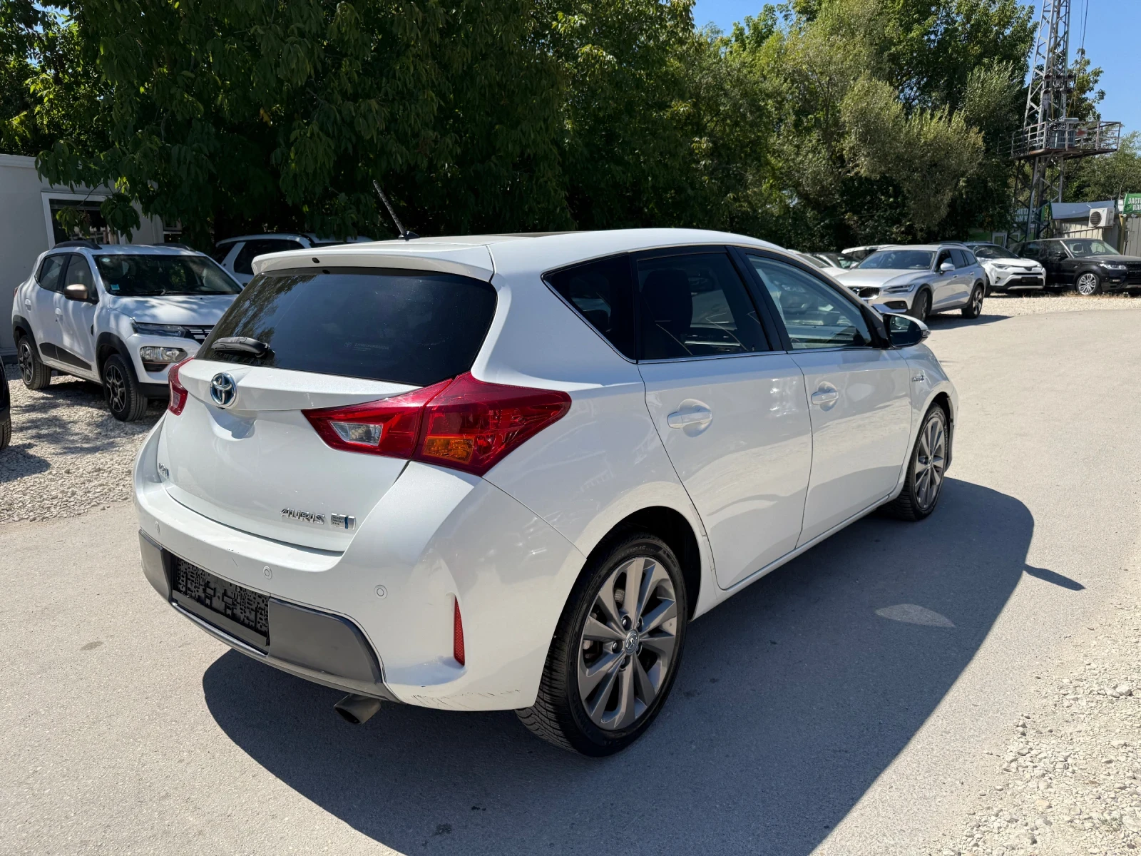 Toyota Auris 1.8 HYBRID - 99к.с., снимка 4 - Автомобили и джипове - 55689377