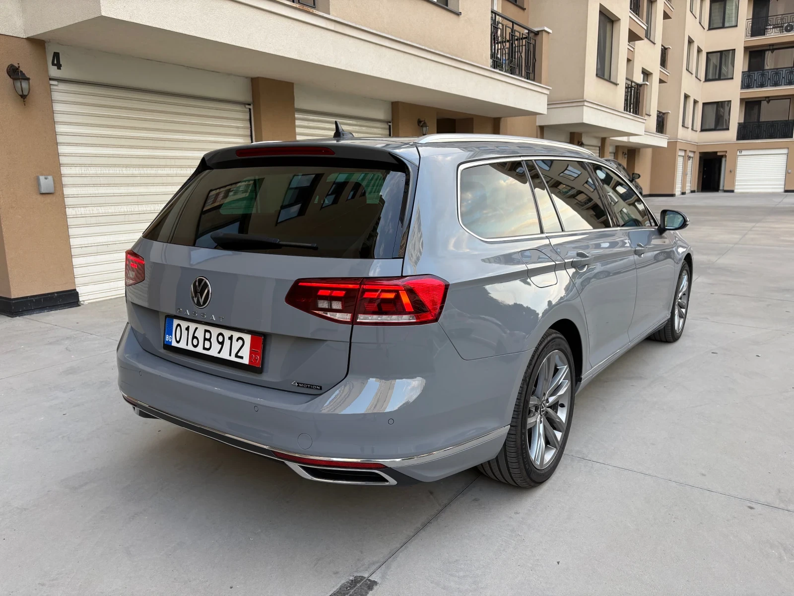 VW Passat Elegance, Digital, Distronic, 4Motion, История, снимка 4 - Автомобили и джипове - 55891016