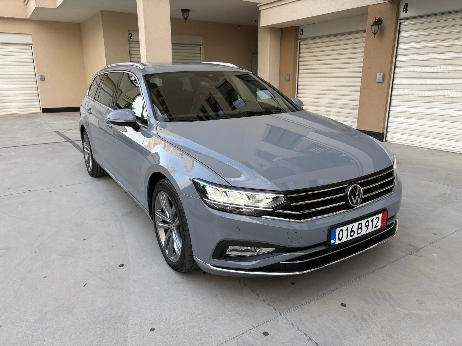 VW Passat Elegance, Digital, Distronic, 4Motion, История, снимка 2 - Автомобили и джипове - 55891016