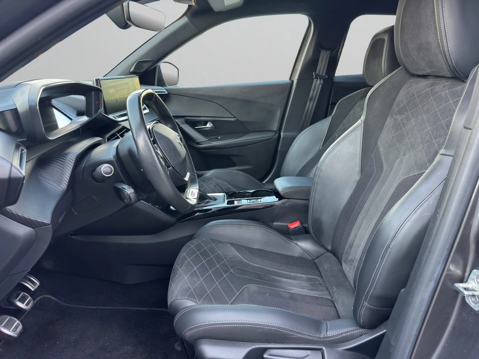 Peugeot 2008 GT PACK 1.2 PureTech 130 BVM6 EURO6//2105R14 | Mobile.bg � ����������� 11