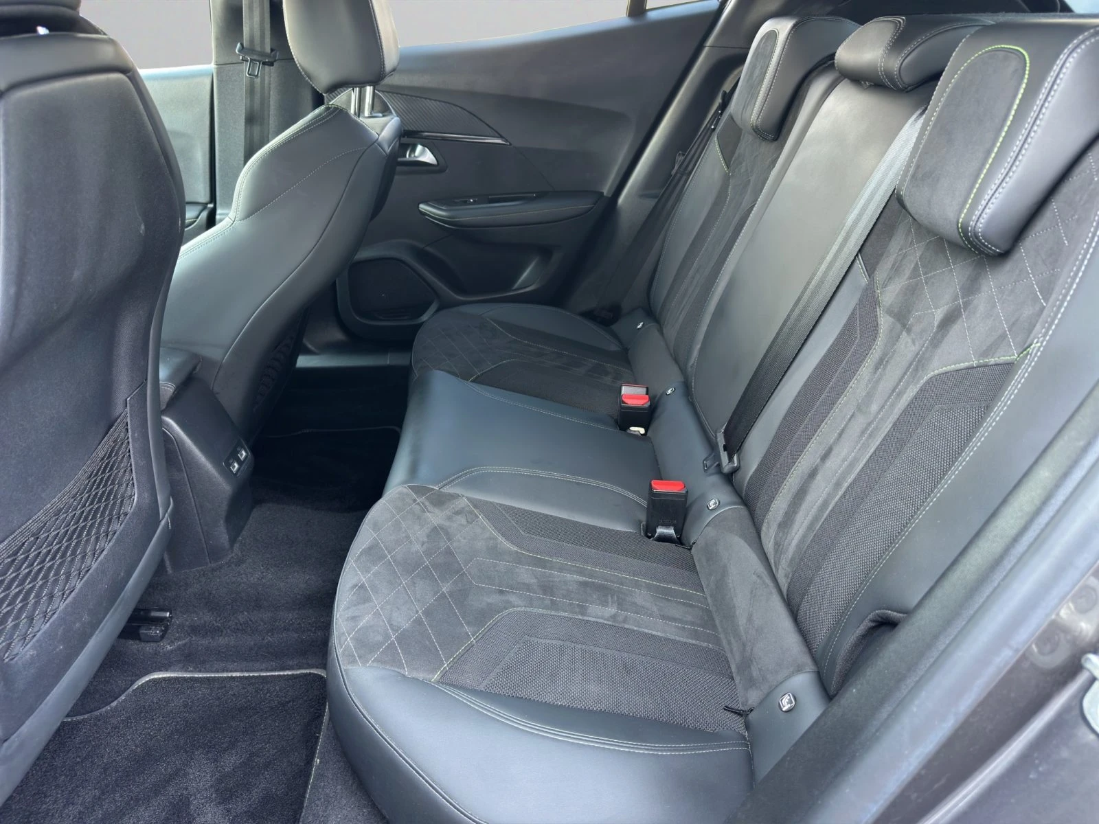 Peugeot 2008 GT PACK 1.2 PureTech 130 BVM6 EURO6//2105R14 | Mobile.bg � ����������� 12