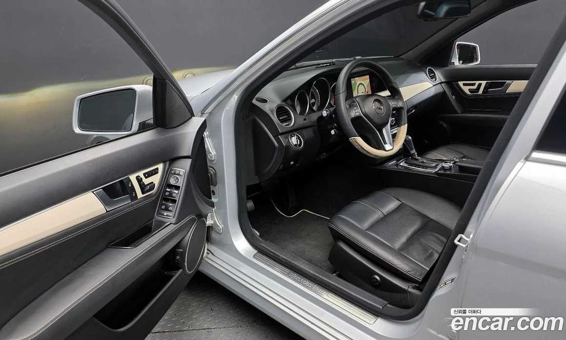 Mercedes-Benz C 200 CGI Avantgarde Style Package, снимка 11 - Автомобили и джипове - 55945446