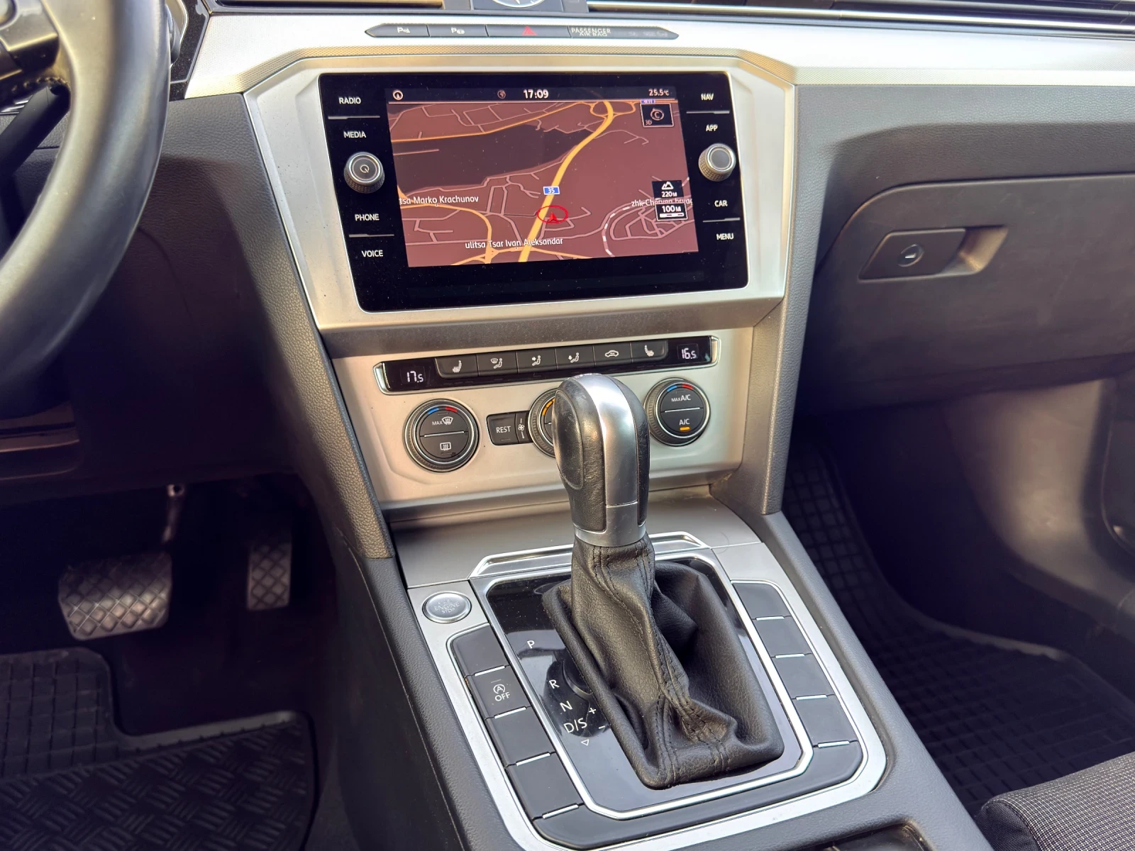 VW Passat 2.0TDI, снимка 13 - Автомобили и джипове - 56512984