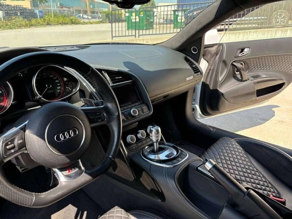 Audi R8 * V10 * АВТОКРЕДИТ* , снимка 10 - Автомобили и джипове - 56650593