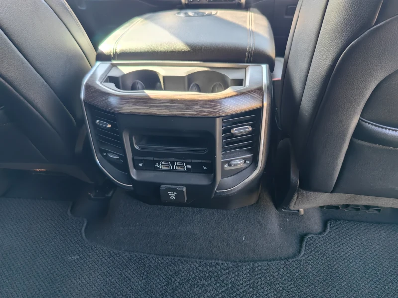 Dodge RAM 1500 LARAMIE 5.7 HEMI, снимка 11 - Автомобили и джипове - 52729332