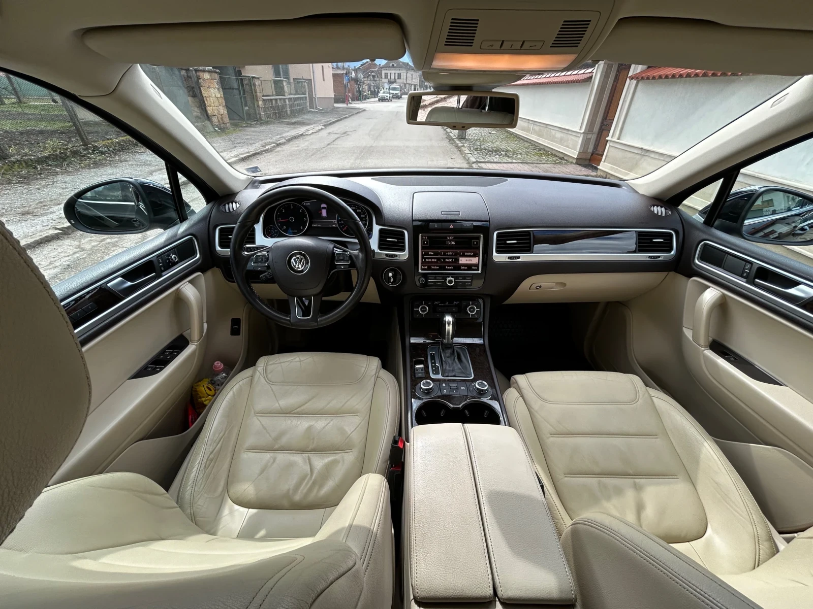 VW Touareg 3.0d 239кс. R-line, снимка 7 - Автомобили и джипове - 52998818
