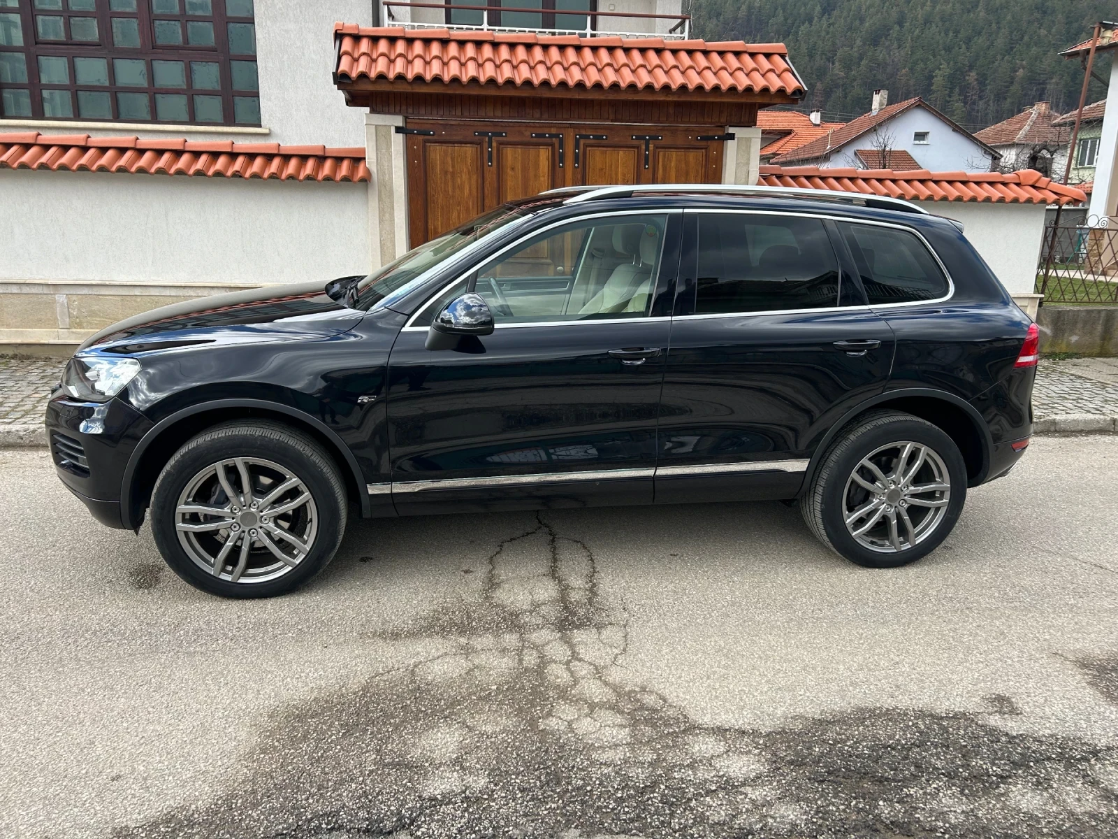 VW Touareg 3.0d 239кс. R-line, снимка 2 - Автомобили и джипове - 52998818