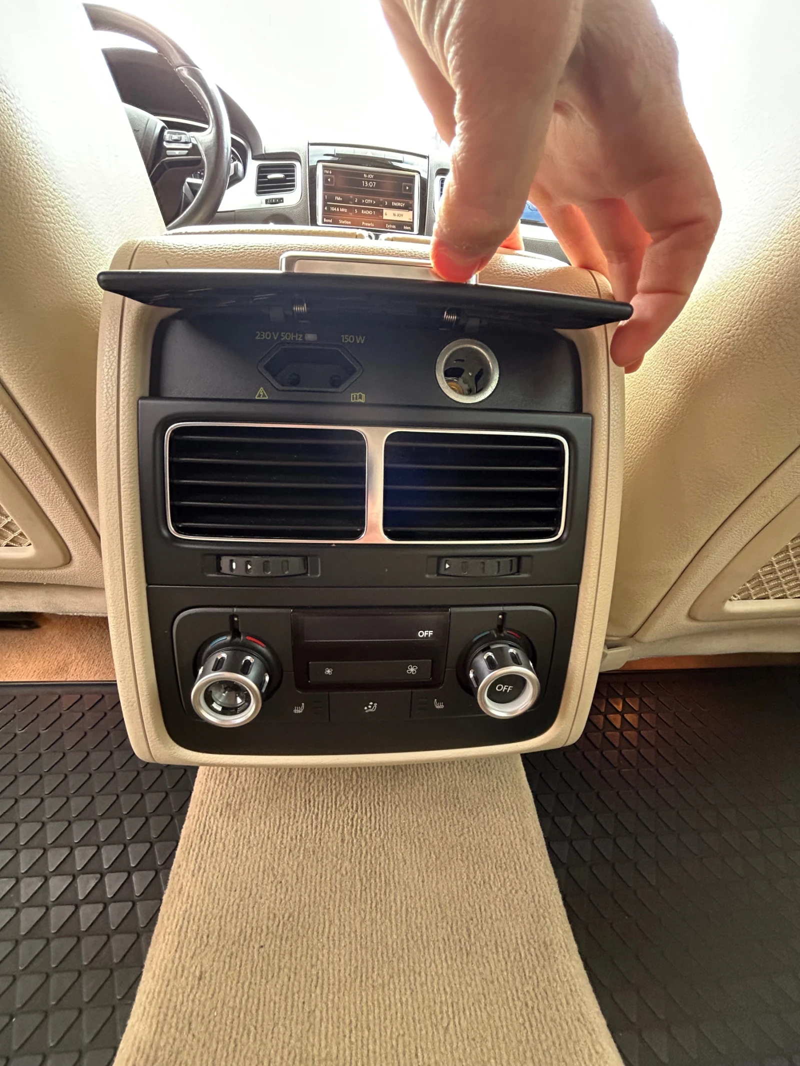 VW Touareg 3.0d 239кс. R-line, снимка 14 - Автомобили и джипове - 52998818