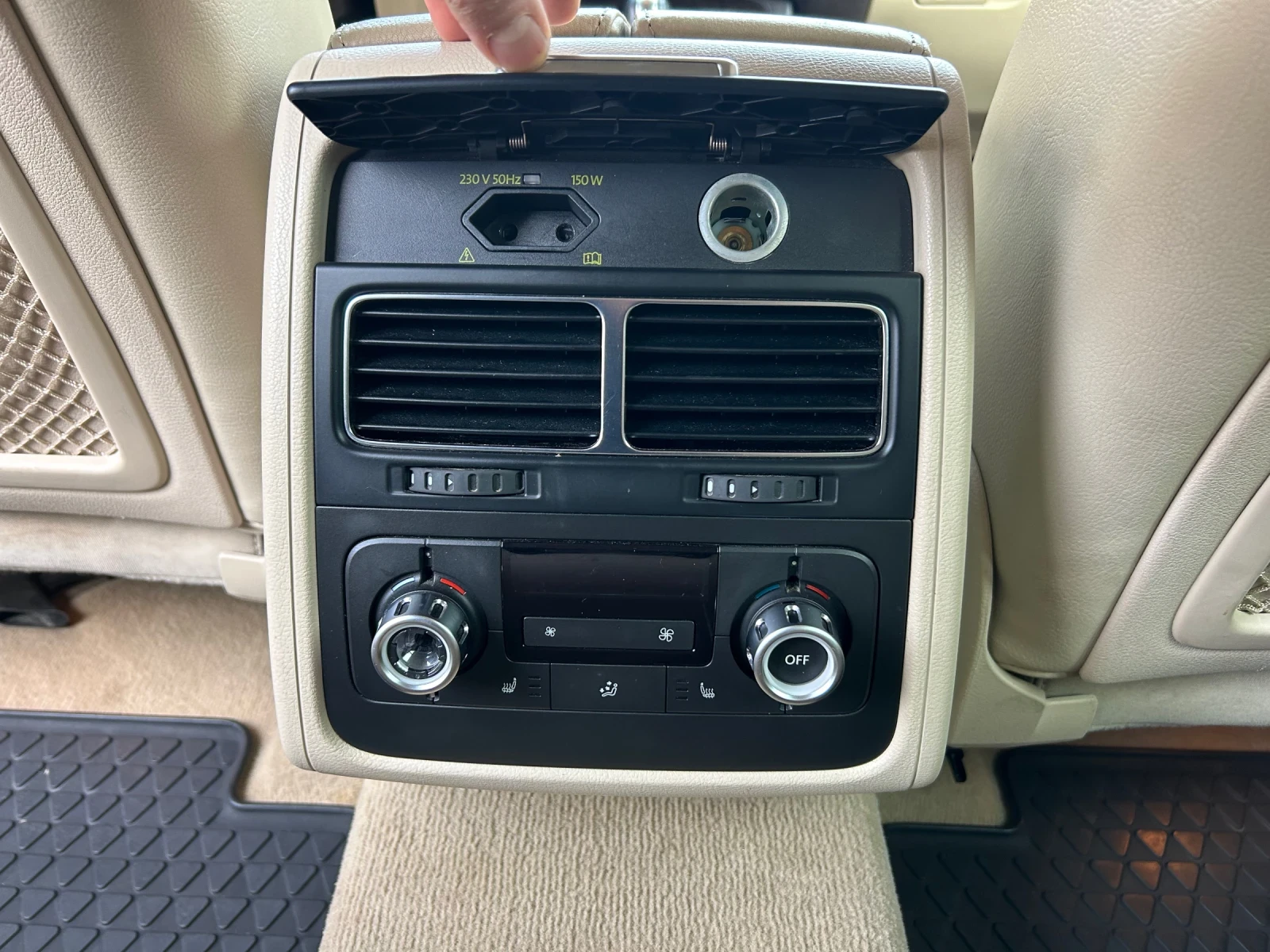 VW Touareg 3.0d 239кс. R-line, снимка 10 - Автомобили и джипове - 52998818