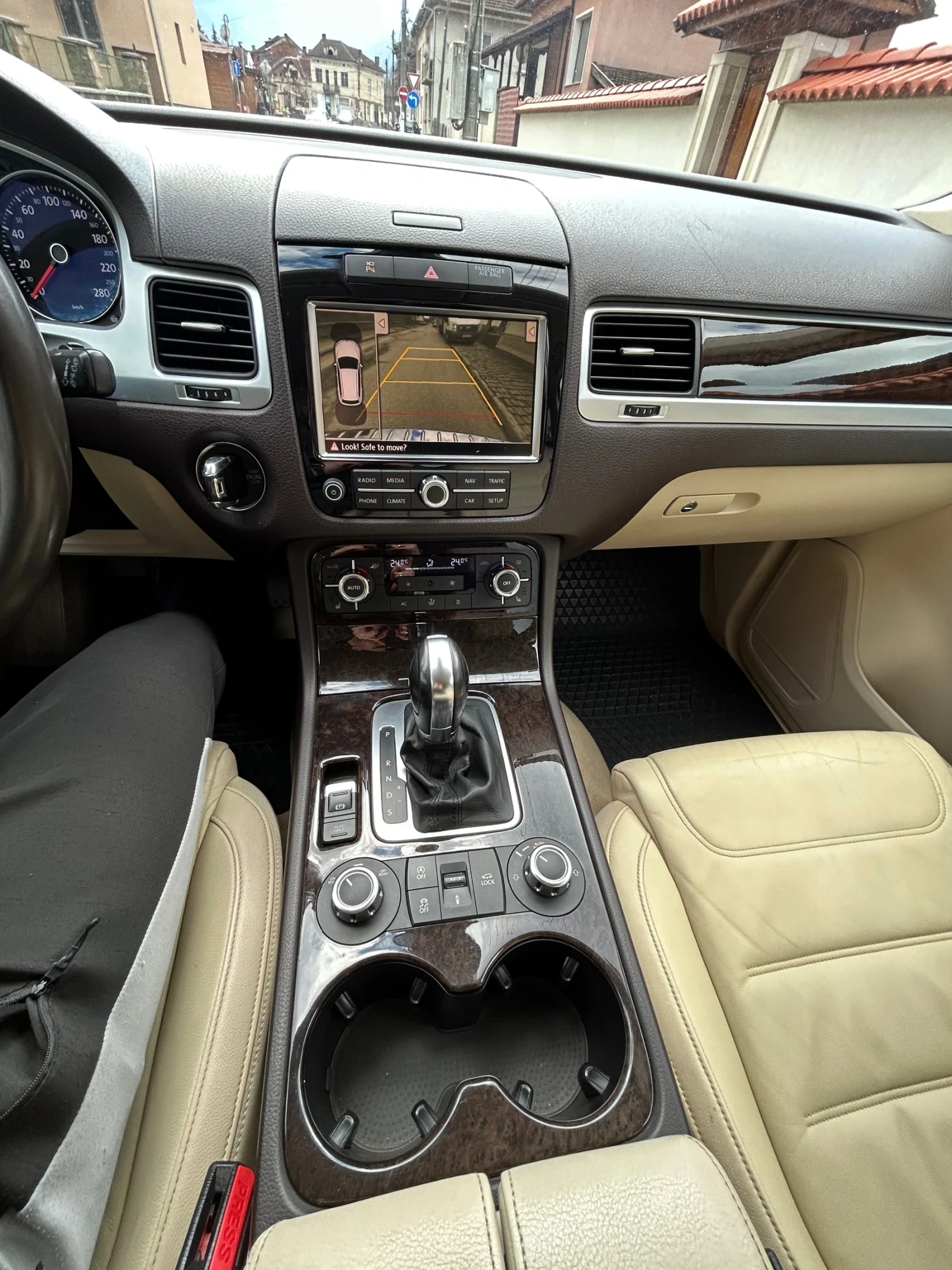 VW Touareg 3.0d 239кс. R-line, снимка 13 - Автомобили и джипове - 52998818