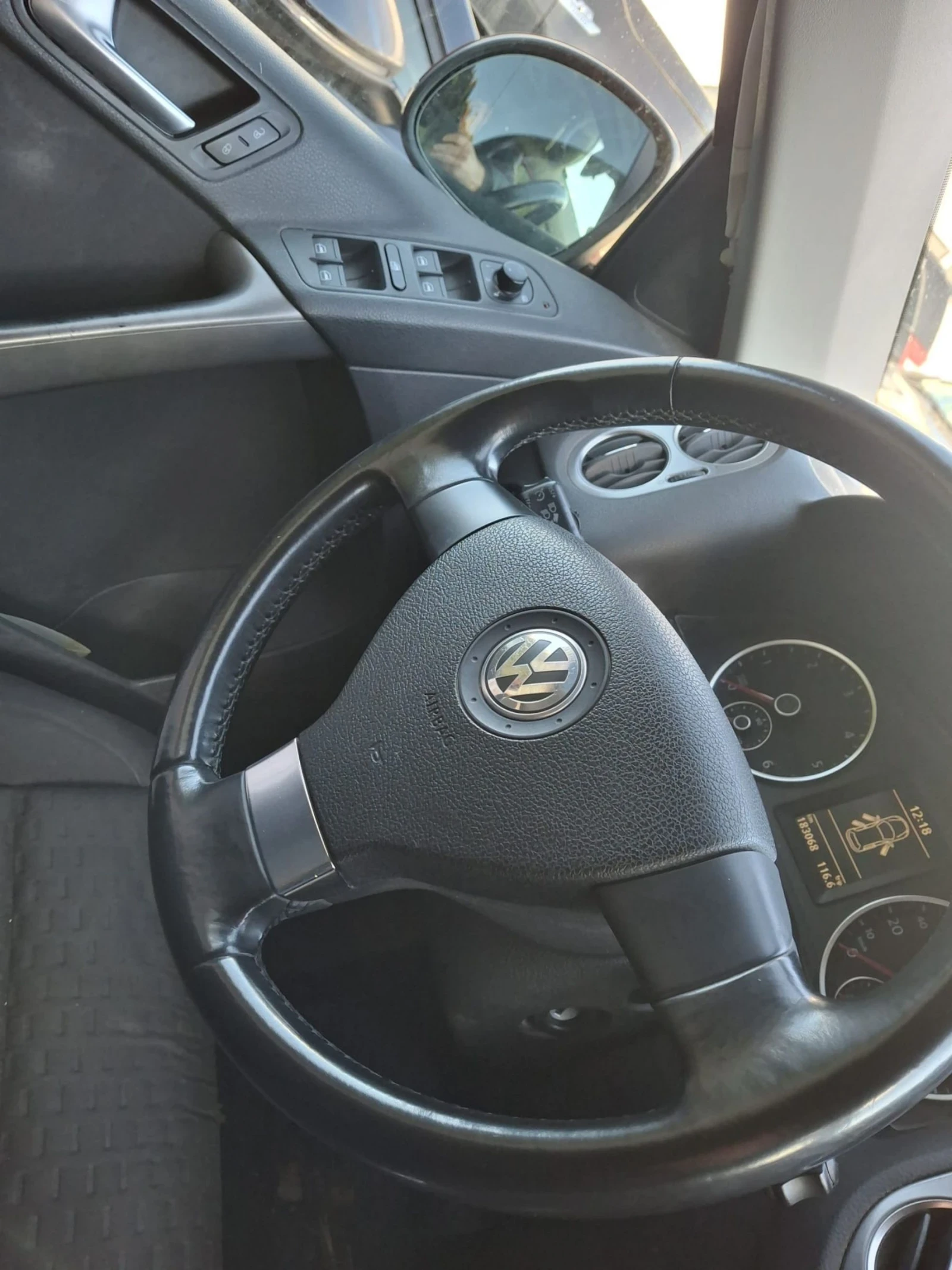 VW Tiguan 2.0* TDI* 4MOTION, снимка 11 - Автомобили и джипове - 53730689