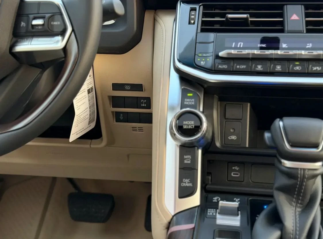 Toyota Land cruiser 300 GXR 3.3L V6 Turbo-Diesel 303HP , снимка 11 - Автомобили и джипове - 54196680