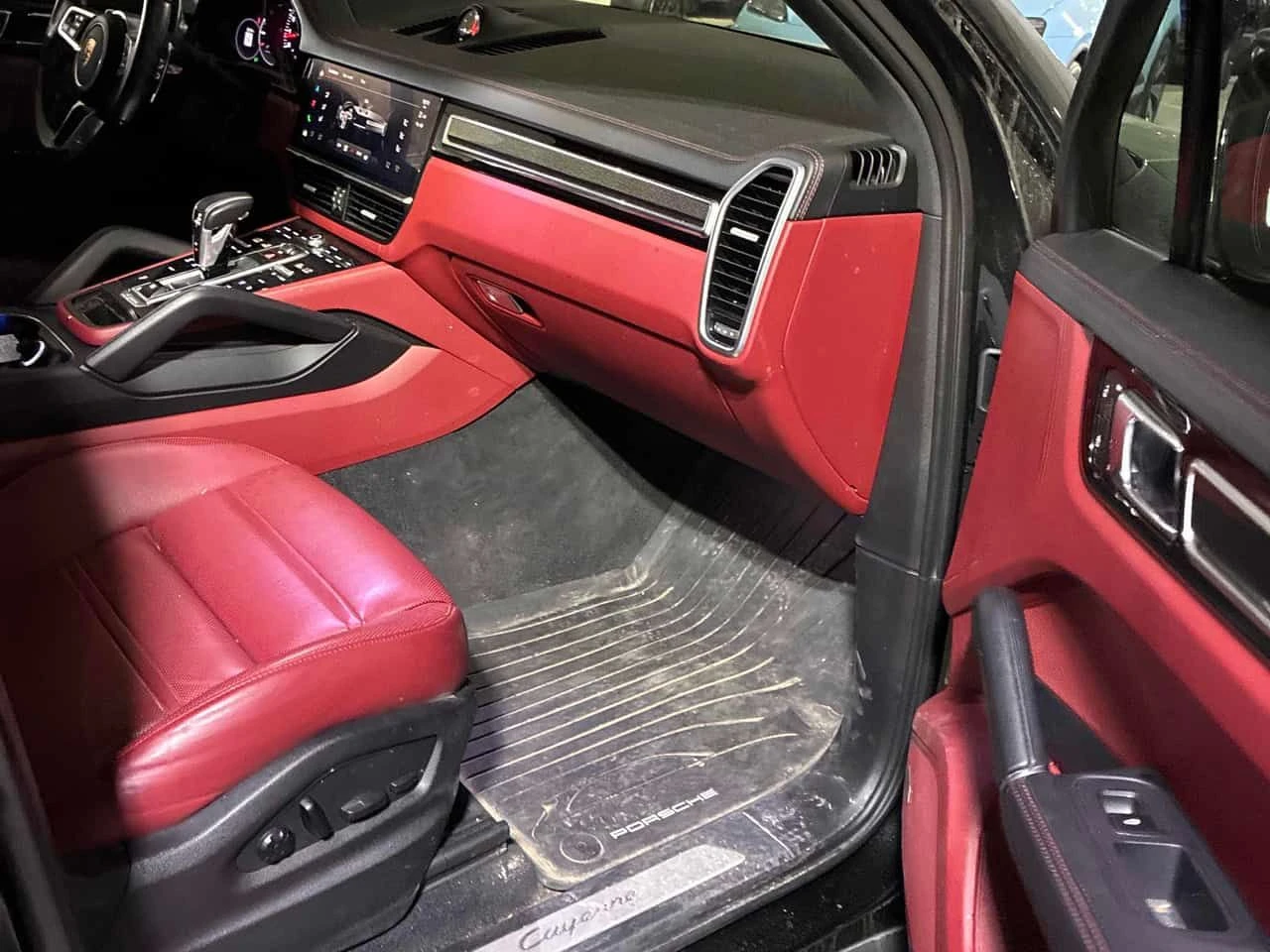 Porsche Cayenne * ГЛАВНО ПРЕДСТАВИТЕЛСТВО* ДИСТРОНИК* 360КАМ* ПАНО, снимка 13 - Автомобили и джипове - 55023999