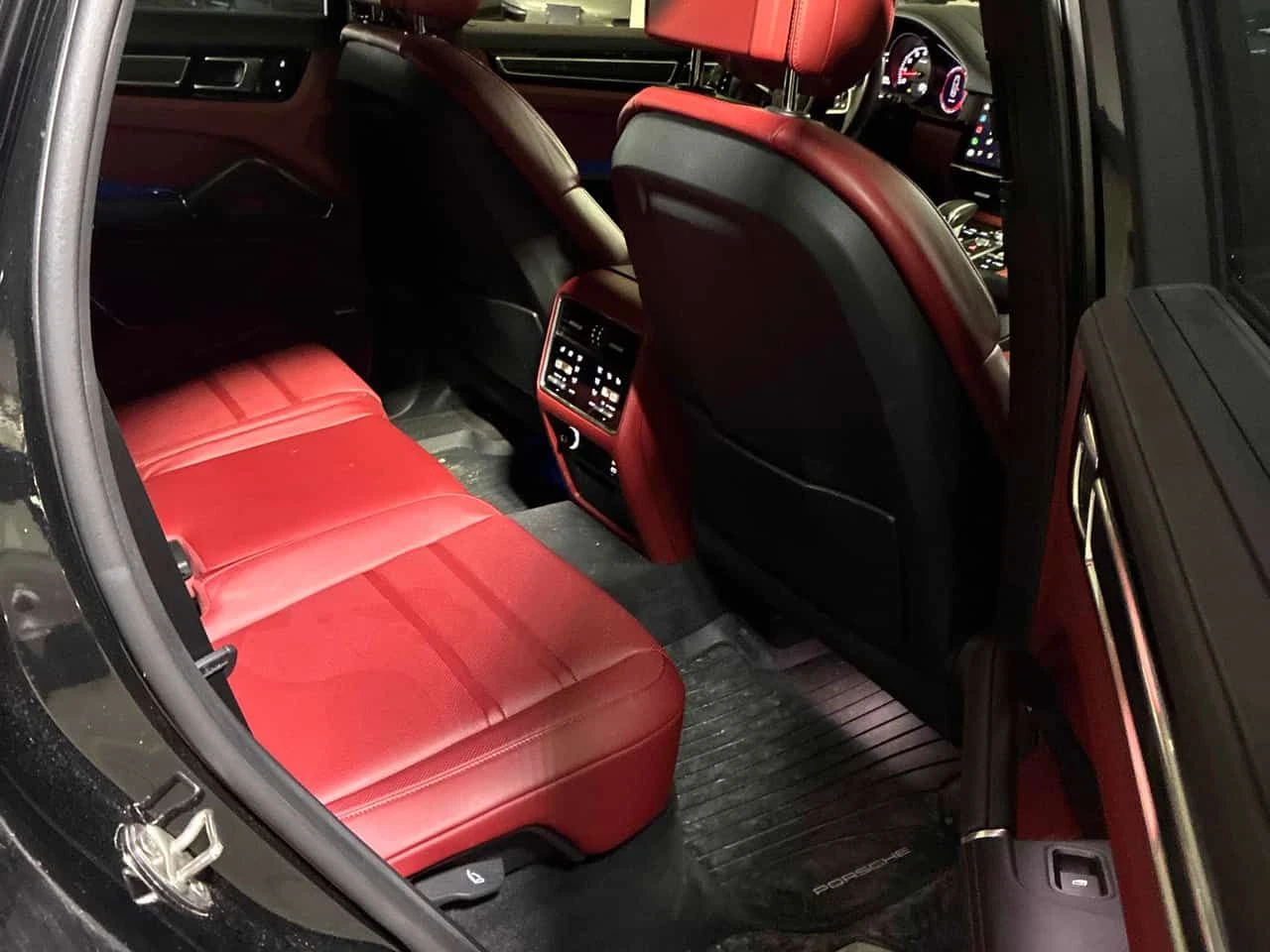 Porsche Cayenne * ГЛАВНО ПРЕДСТАВИТЕЛСТВО* ДИСТРОНИК* 360КАМ* ПАНО, снимка 12 - Автомобили и джипове - 55023999